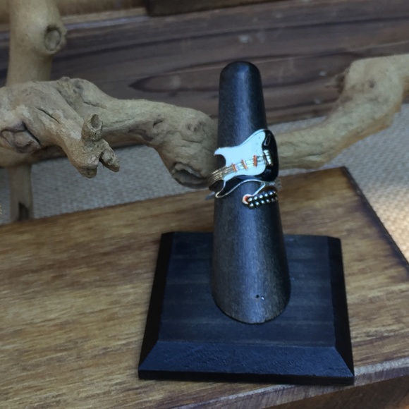 Rockin Guitar Ring - Picture 3 of 5